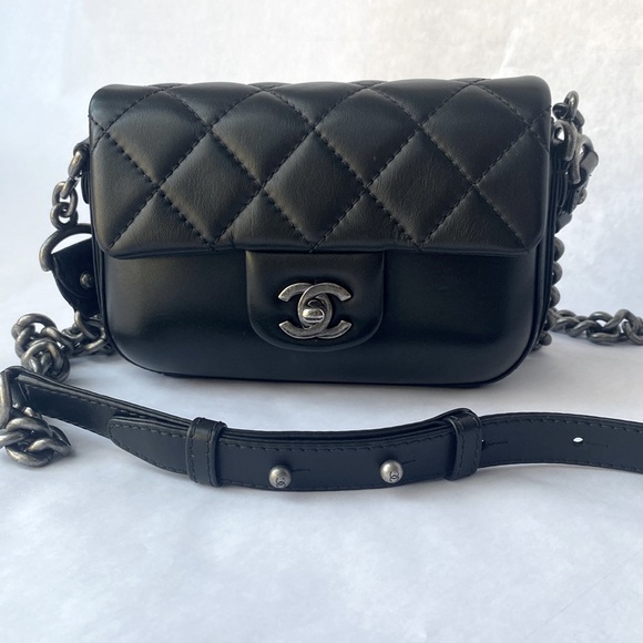 Chanel flap bag - Picture 1 of 12